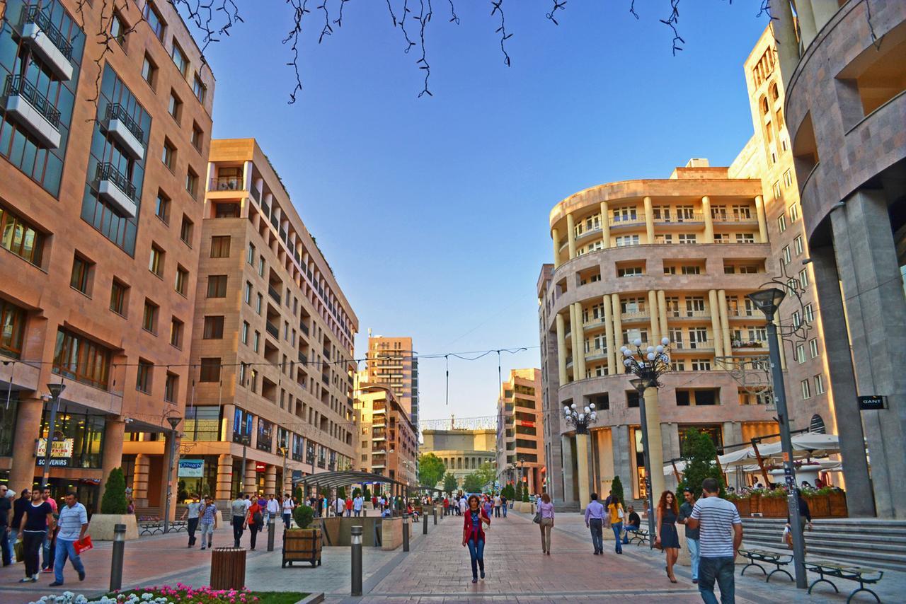 Apartment On Republic Square 耶烈万 外观 照片