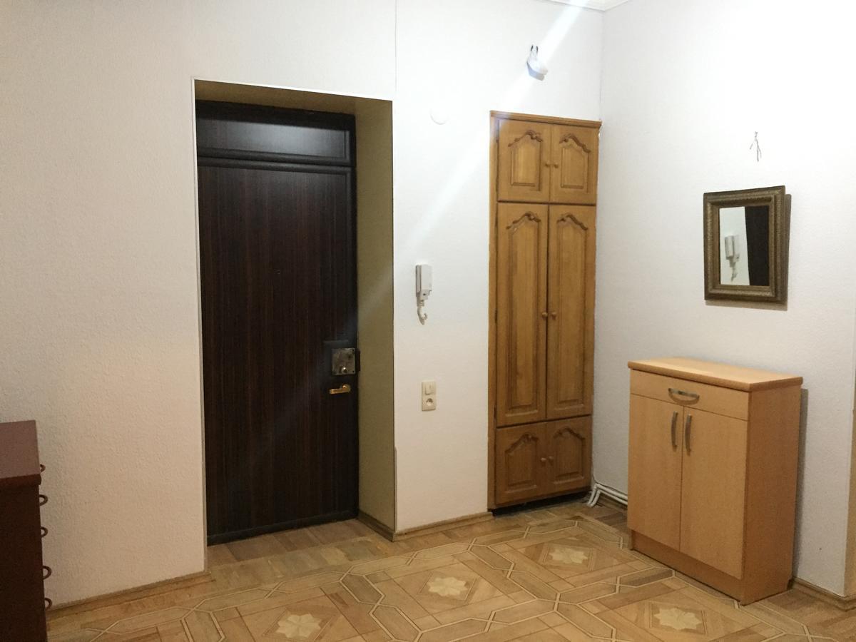 Apartment On Republic Square 耶烈万 外观 照片